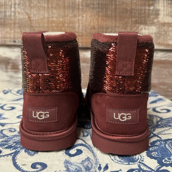 ❤️NEW❤️ UGG Kids Classic Mini Mirror Ball Boot - Picture 3 of 9